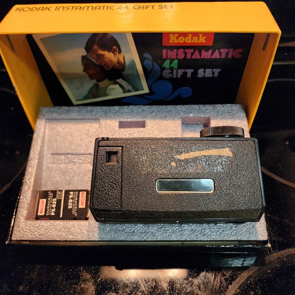 Vintage Kodak Instamatic 44 Camera in Original Box (B)